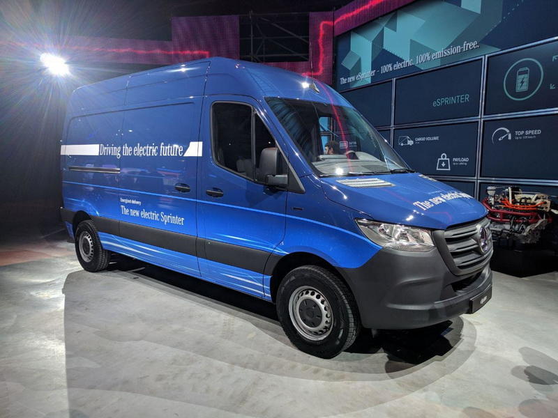 Дизель V6 и автомат с 9 ступенями: Mercedes представил новый Sprinter