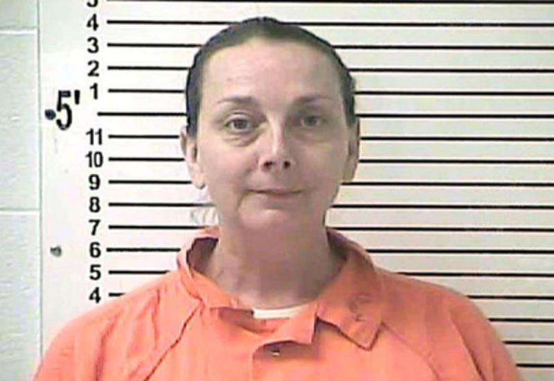 Американка объявила себя мертвой и нарекла девой Марией