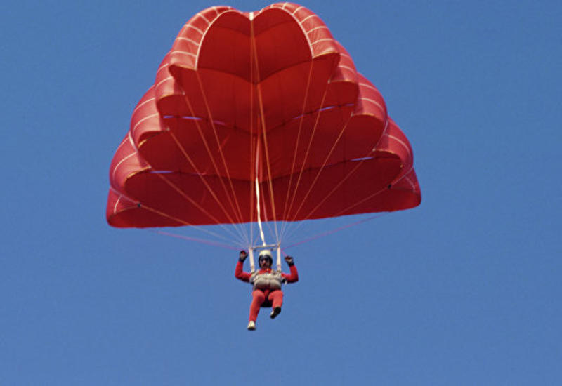 Инструктор по скайдайвингу спас своего ученика и погиб