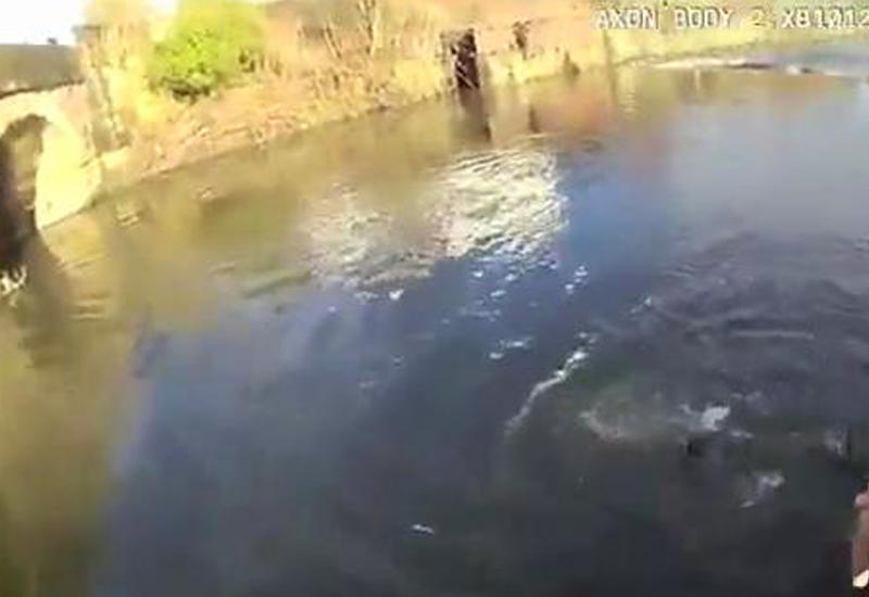 Не умеющий плавать полицейский спас утопающего