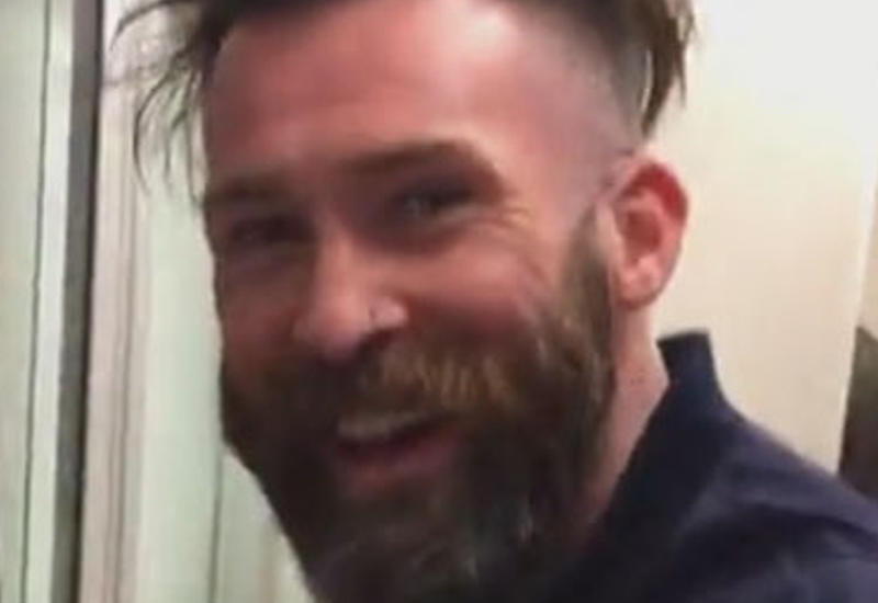 Приготовив для именинника щедрый подарок, друзья заодно пошутили над ним