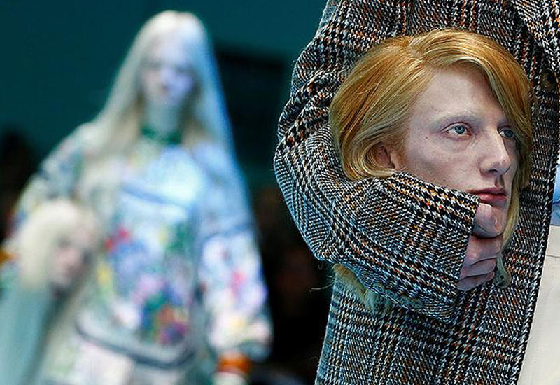 Модели Gucci вышли на подиум со своими головами в руках