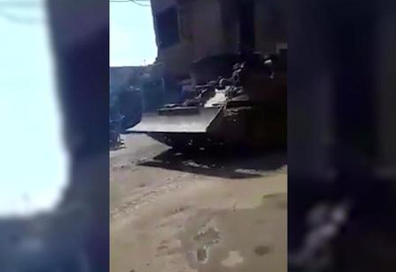 Сирийские бронемашины прорвали оборону террористов