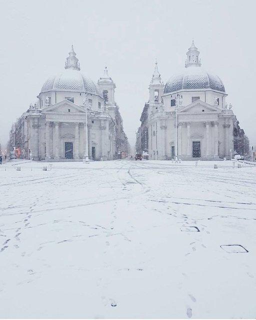 Рим засыпало снегом: уникальные кадры