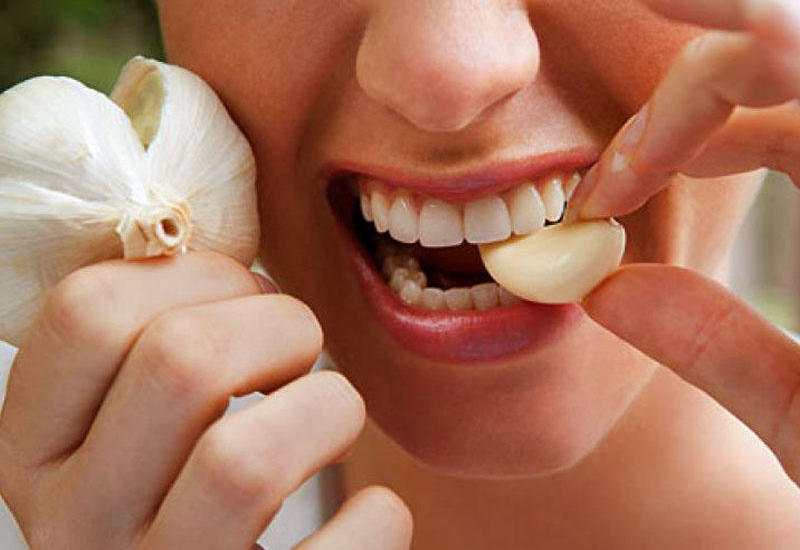 Gündəlik sarımsaq istifadəsi: Sağlamlığa faydaları və riskləri