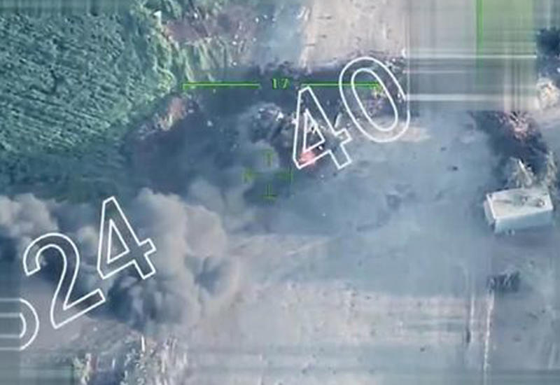 ВС Турции уничтожили бульдозер на пути жителей Африна