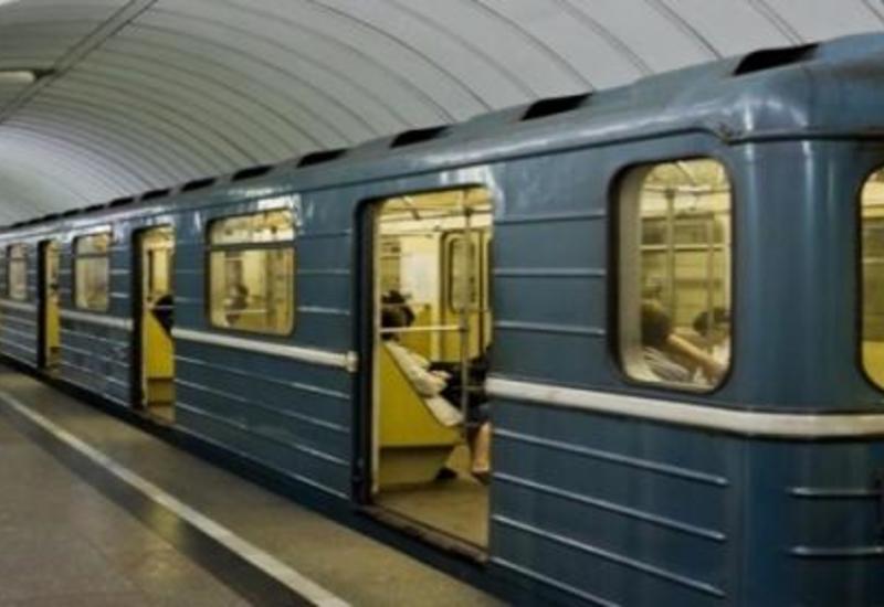 ЧП в бакинском метро, поезда могут задерживаться