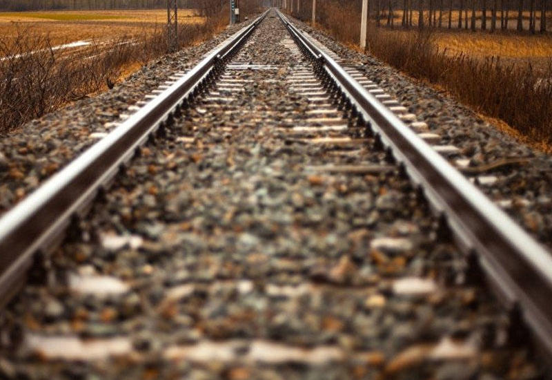 Sürücülərə dəmir yolu keçidləri ilə bağlı