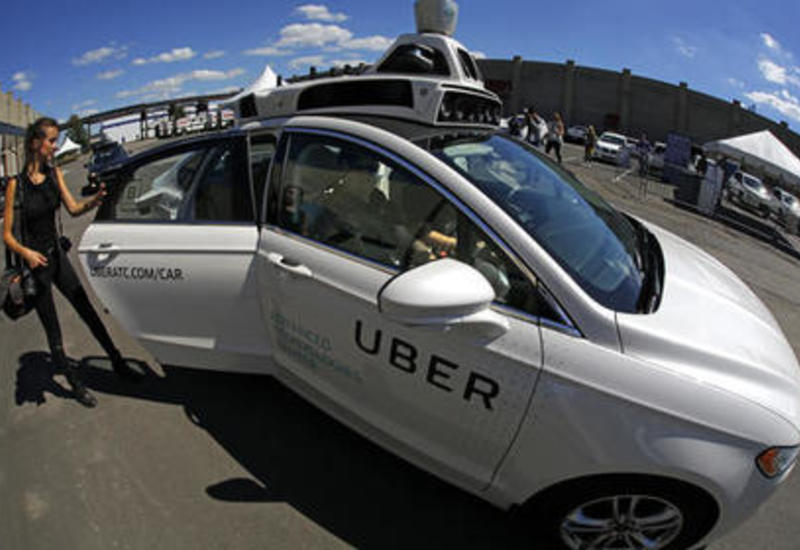 Беспилотный Uber распугает пешеходов огнями и звуками