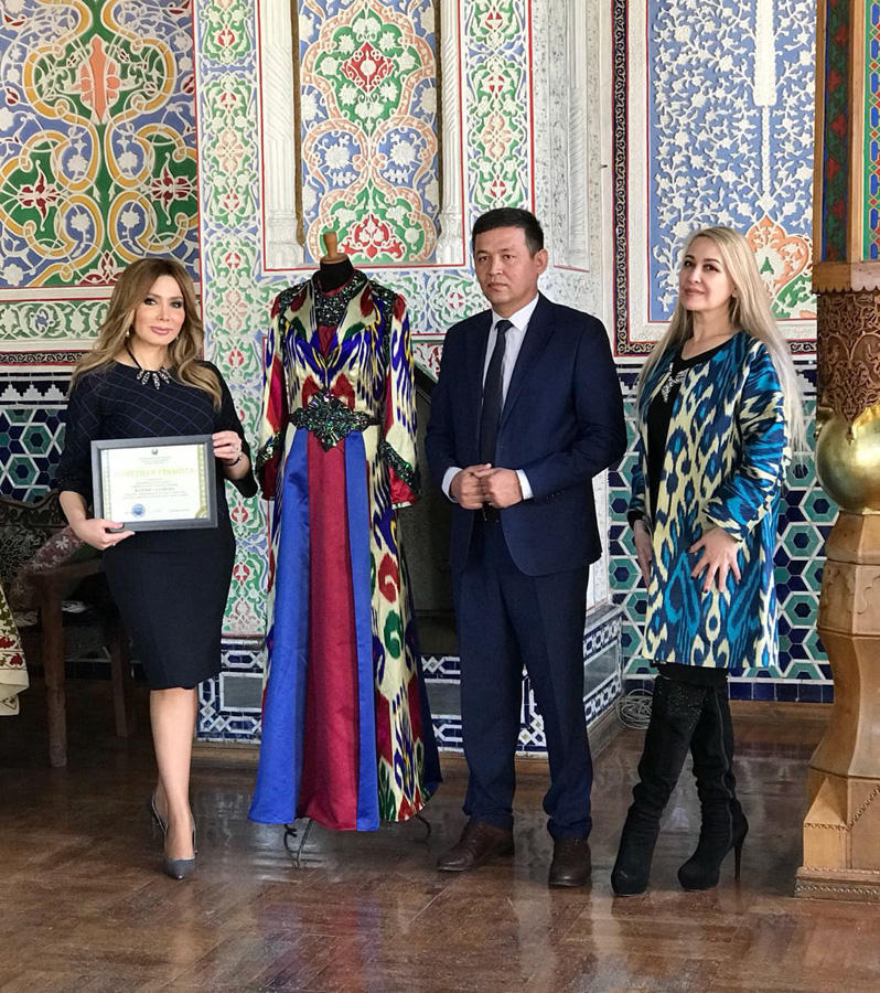 Фахрия Халафова преподнесла в дар музеям Узбекистана наряды из своей коллекции