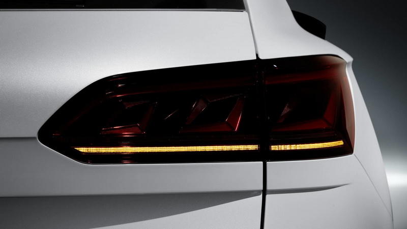 Больше кроссовер, чем внедорожник: Volkswagen представил новый Touareg