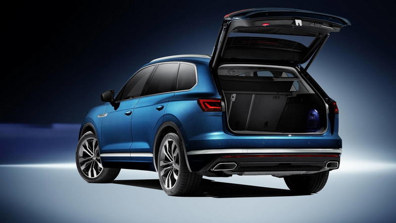 Больше кроссовер, чем внедорожник: Volkswagen представил новый Touareg