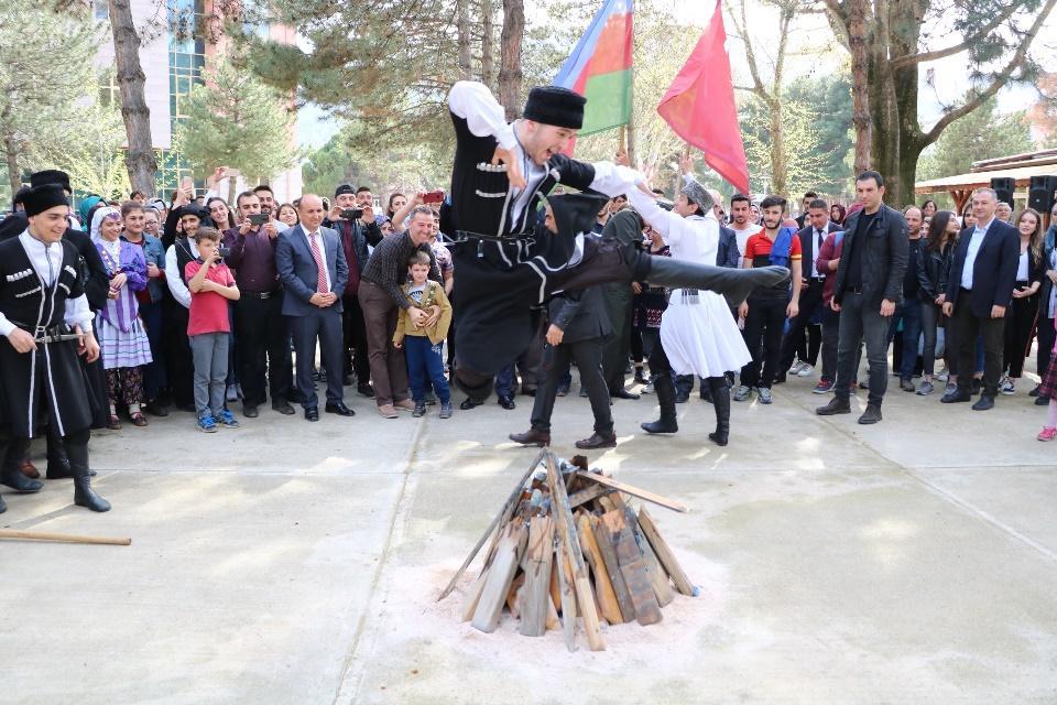 Азербайджанский ансамбль "Одлар Юрду " из Красноярска отметил Новруз в Турции