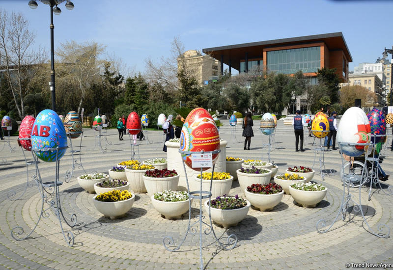 В Баку состоялось награждение победителей выставки "Весенняя свежесть красок"