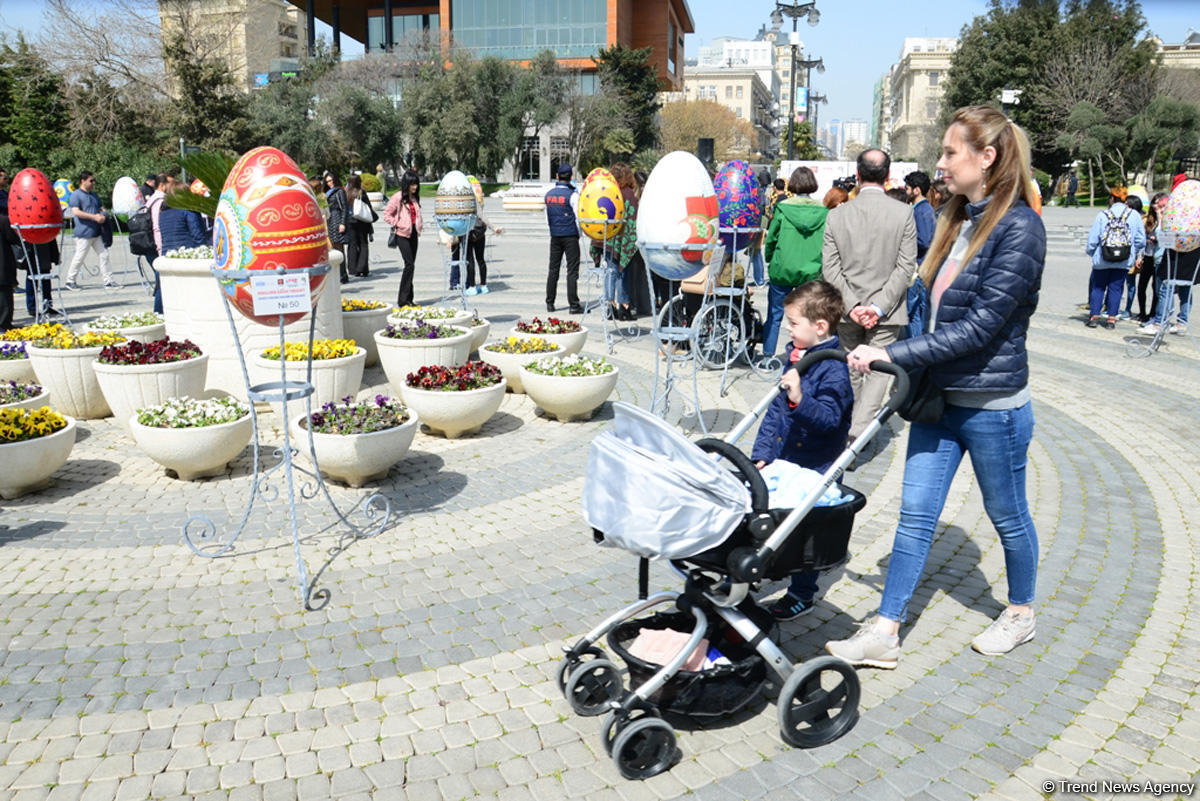 В Баку состоялось награждение победителей выставки "Весенняя свежесть красок"
