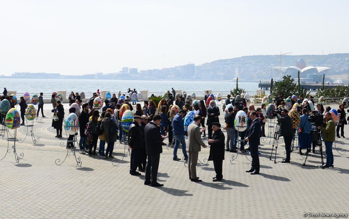 В Баку состоялось награждение победителей выставки "Весенняя свежесть красок"