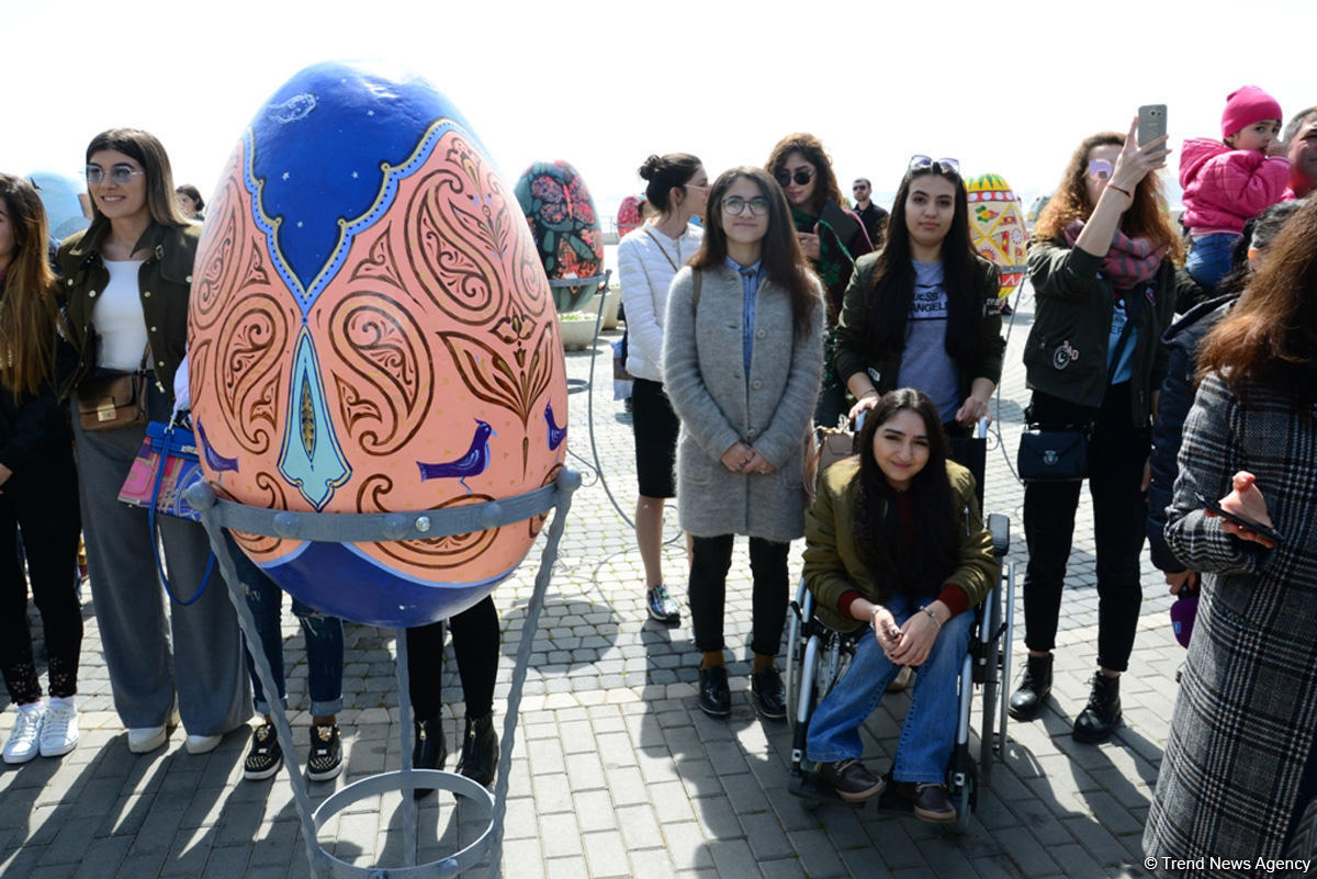 В Баку состоялось награждение победителей выставки "Весенняя свежесть красок"
