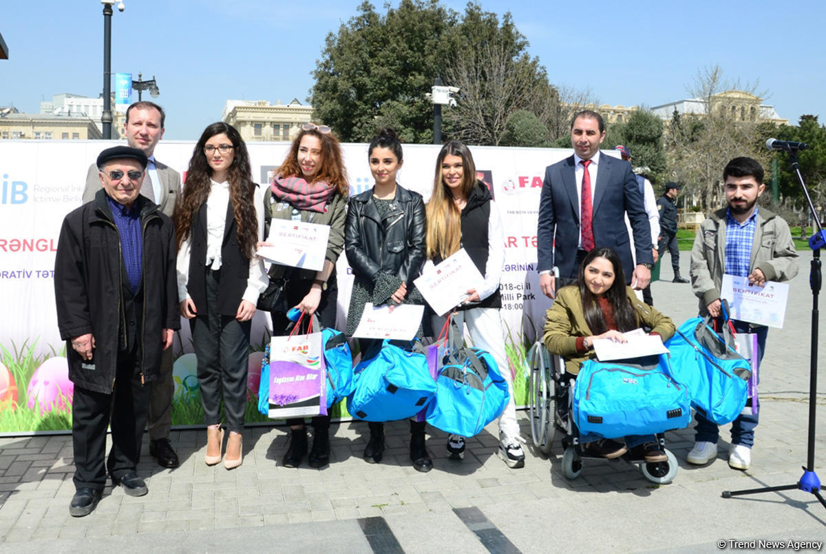 В Баку состоялось награждение победителей выставки "Весенняя свежесть красок"