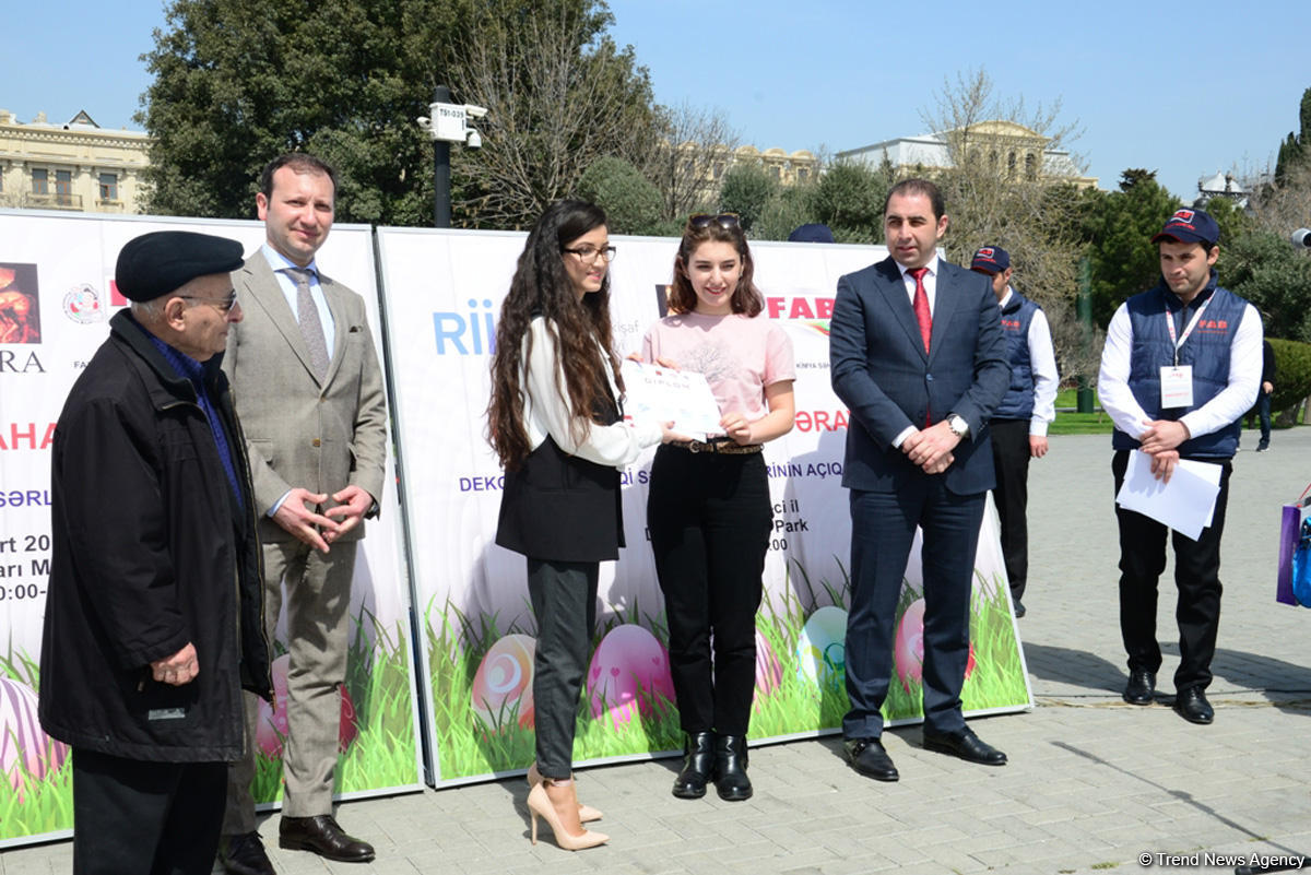 В Баку состоялось награждение победителей выставки "Весенняя свежесть красок"