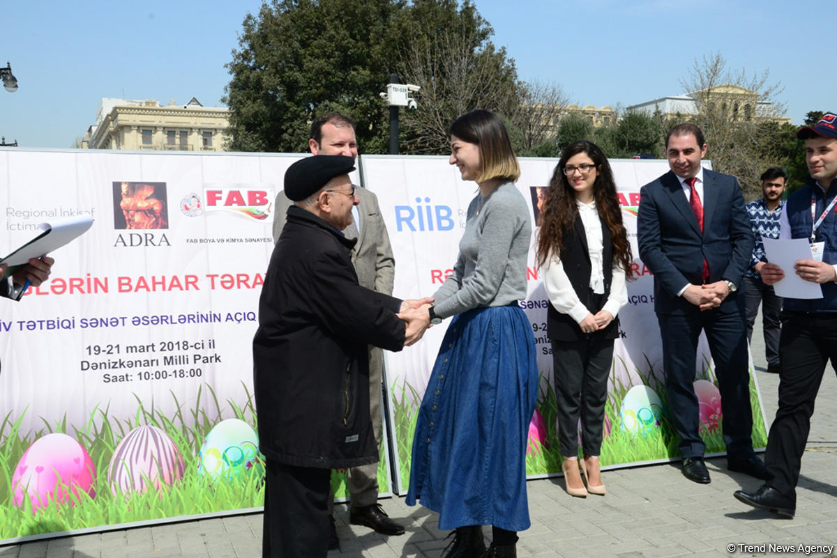 В Баку состоялось награждение победителей выставки "Весенняя свежесть красок"