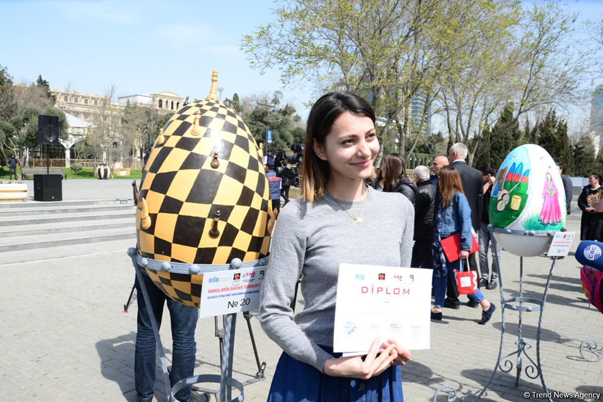 В Баку состоялось награждение победителей выставки "Весенняя свежесть красок"