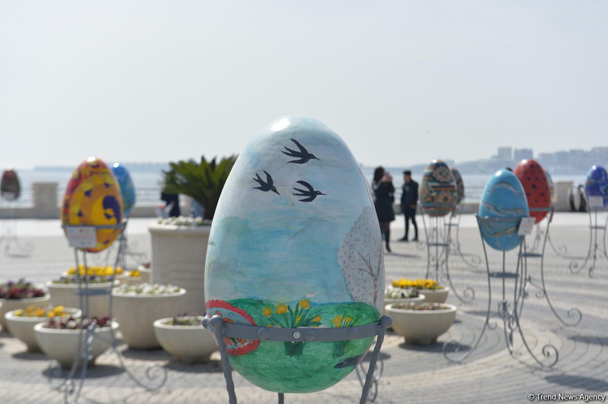 В Баку состоялось награждение победителей выставки "Весенняя свежесть красок"