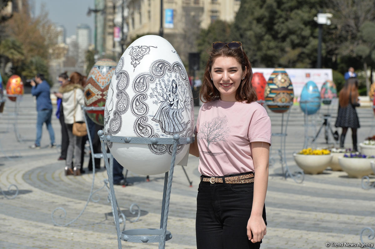 В Баку состоялось награждение победителей выставки "Весенняя свежесть красок"