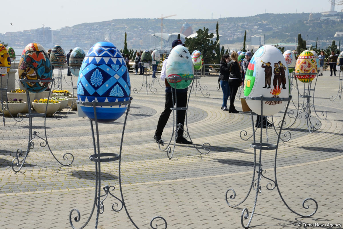 В Баку состоялось награждение победителей выставки "Весенняя свежесть красок"