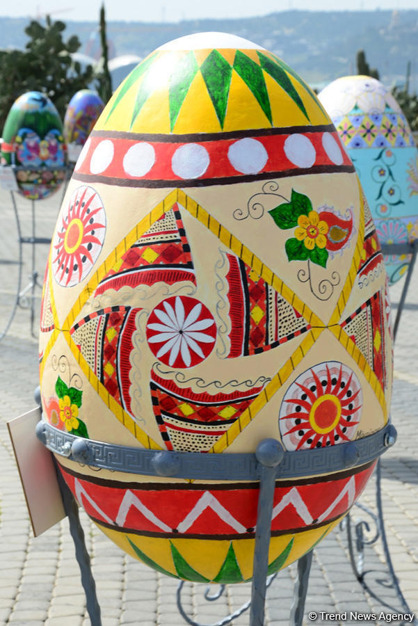 В Баку состоялось награждение победителей выставки "Весенняя свежесть красок"