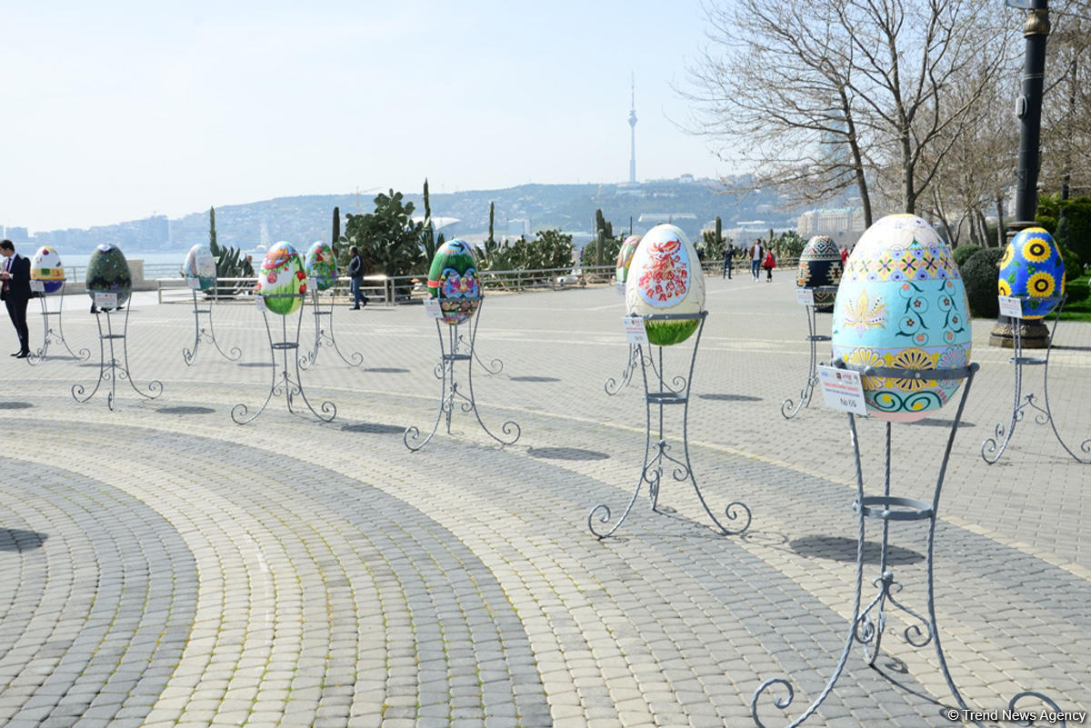 В Баку состоялось награждение победителей выставки "Весенняя свежесть красок"
