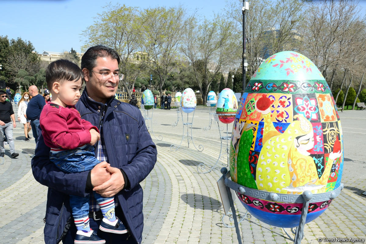 В Баку состоялось награждение победителей выставки "Весенняя свежесть красок"