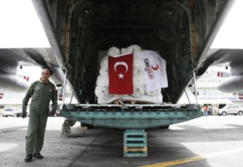 Турция оказывает гуманитарную помощь населению Африна