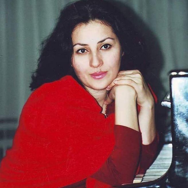 Aybəniz Haşımova arxiv FOTOlarını yaydı: “Ay ata, məni buraxıb getmə”