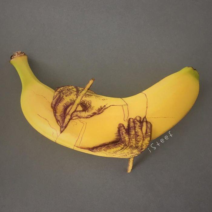 Yaradıcılığın limiti yoxdur - Banan qabığında sənət əsəri