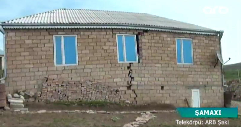 “Oturmuşduq, gurultu səsi gəldi” - Dəhşətli sürüşmə evi tən ortadan böldü