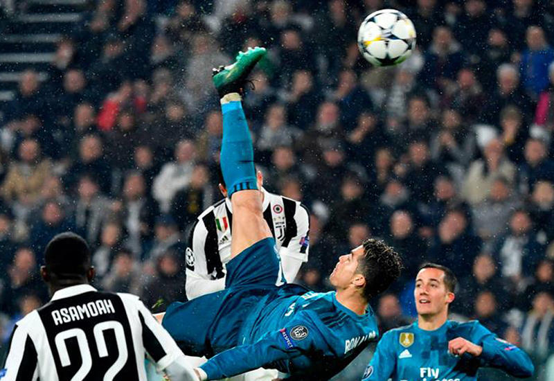 Журналист сломал ногу, пытаясь повторить гол Роналду