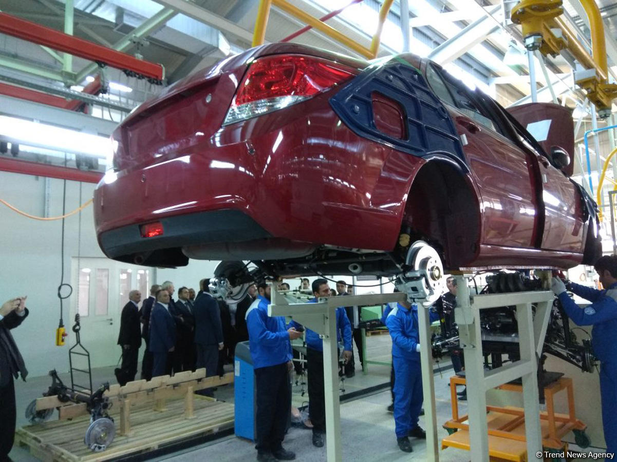 В Азербайджане начался выпуск первых автомобилей совместного с Ираном производства