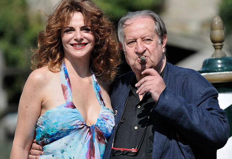 Onun bu erotik filminə hamı baxıb