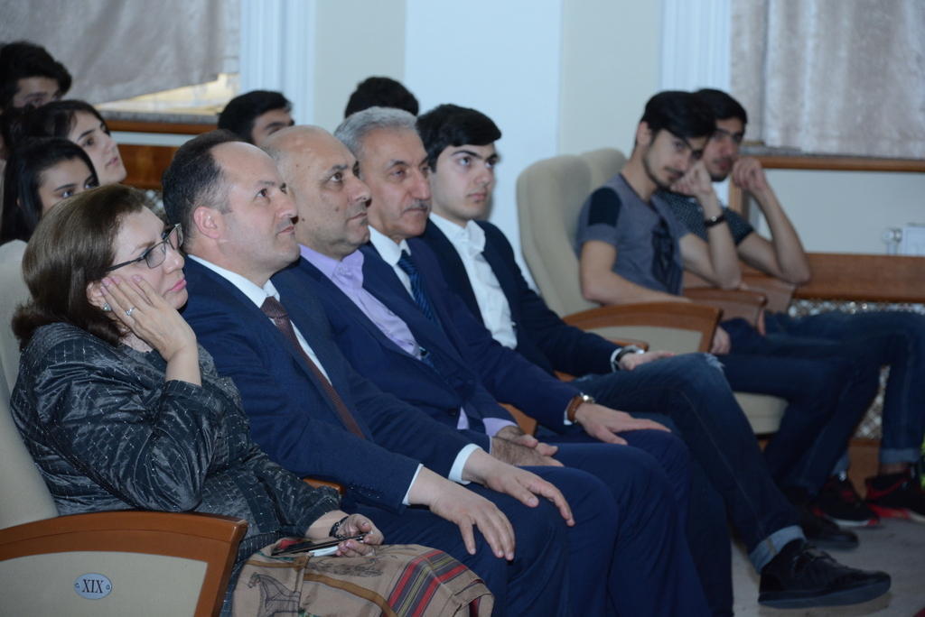 В UNEC показали спектакль "Прерванные судьбы", посвященный шехидам апрельских боев