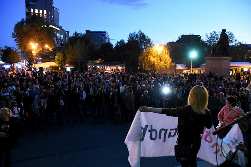 Ереван поднялся против Сержа Саргсяна