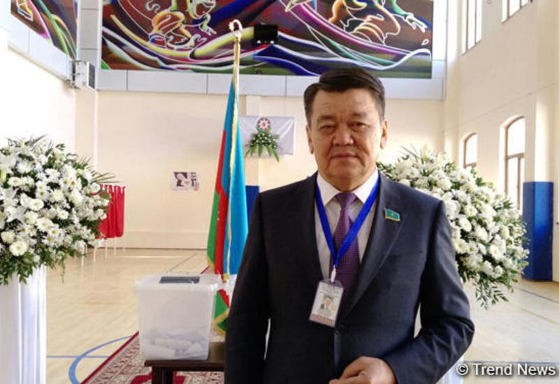 Qazaxıstan Senatının üzvü: "Seçki məntəqələrində seçicilər çox fəaldır, pozuntular müşahidə olunmur"