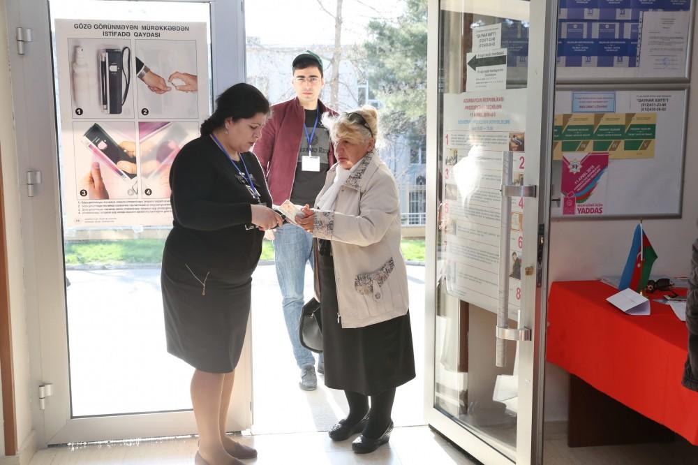 21 saylı Nəsimi I seçki dairəsinin seçki məntəqələrində seçicilərin yüksək fəallığı müşahidə olunur