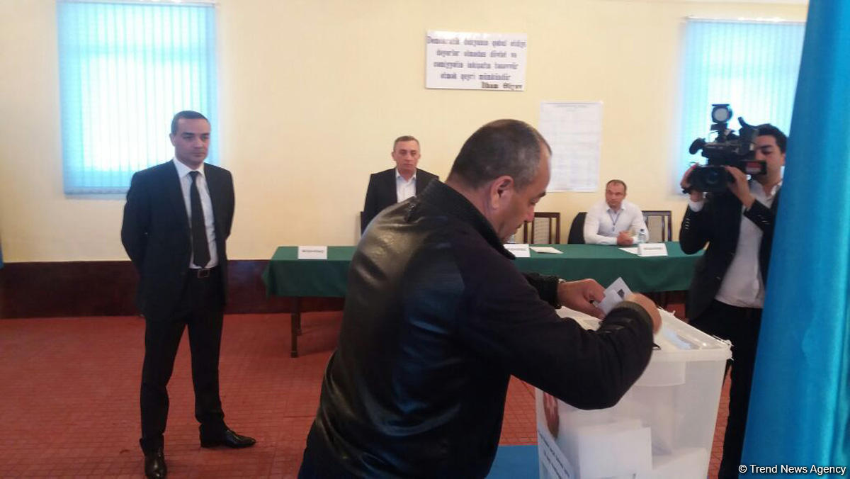 В исправительных учреждениях проходит голосование на президентских выборах в Азербайджане