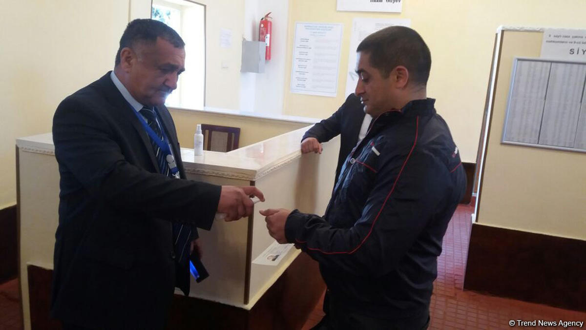 В исправительных учреждениях проходит голосование на президентских выборах в Азербайджане