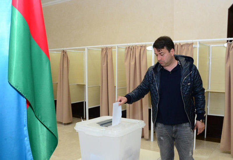 Fransadan olan müşahidəçilər Azərbaycanda prezident seçkilərinin təşkilini yüksək qiymətləndirir