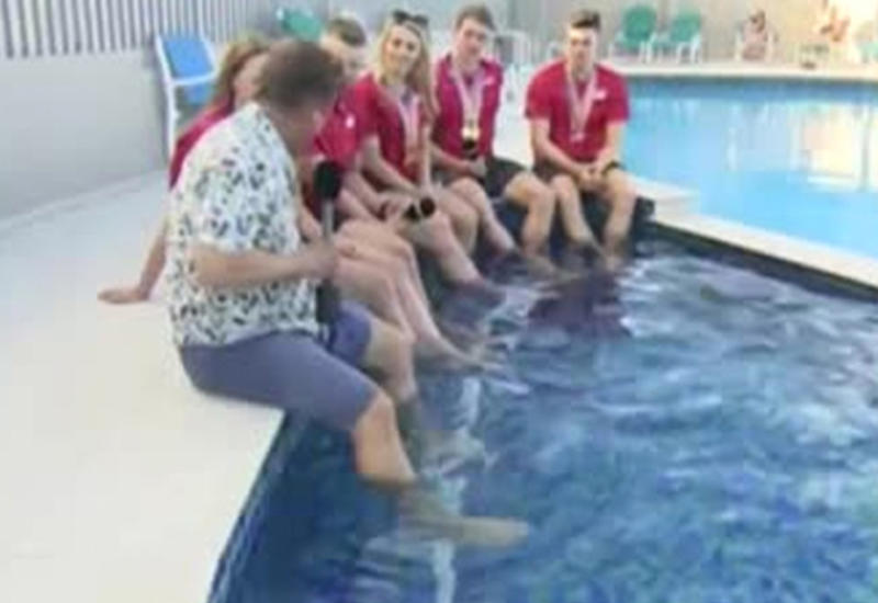 Журналист «Би-би-си» упал в бассейн в прямом эфире