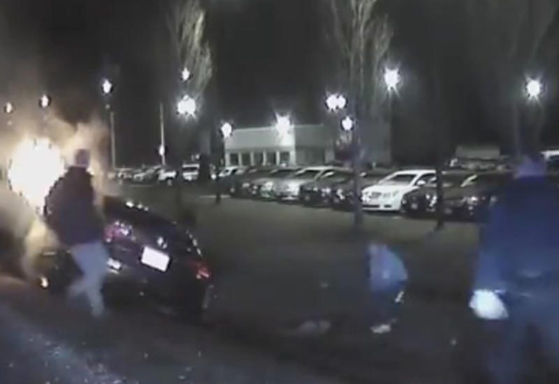 Мужчина вытащил незнакомца из горящего автомобиля