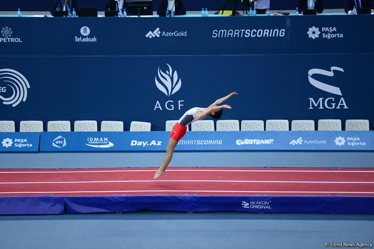 Лучшие моменты второго дня Чемпионата Европы по прыжкам на батуте, двойном мини-батуте и акробатической дорожке