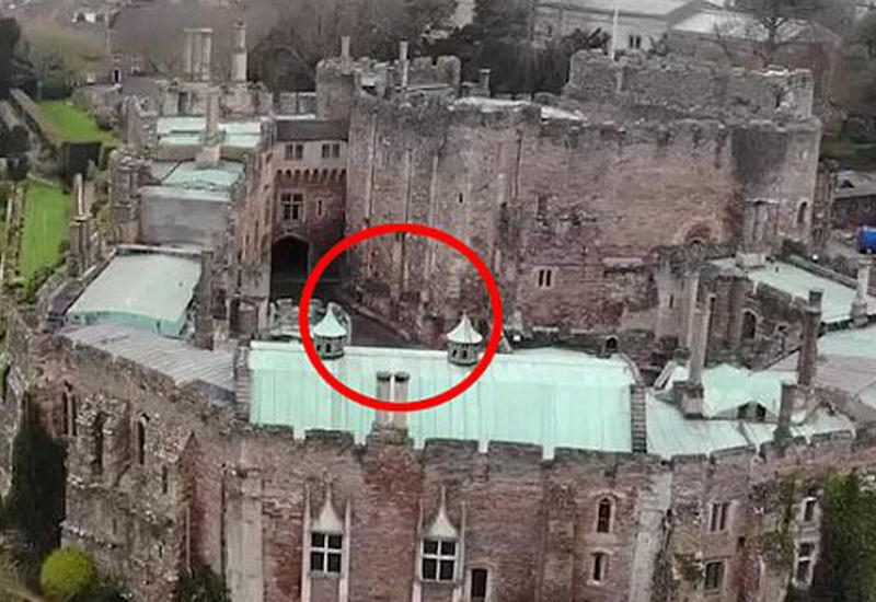 Дрон, снимающий старинный замок, случайно запечатлел призрак всадника