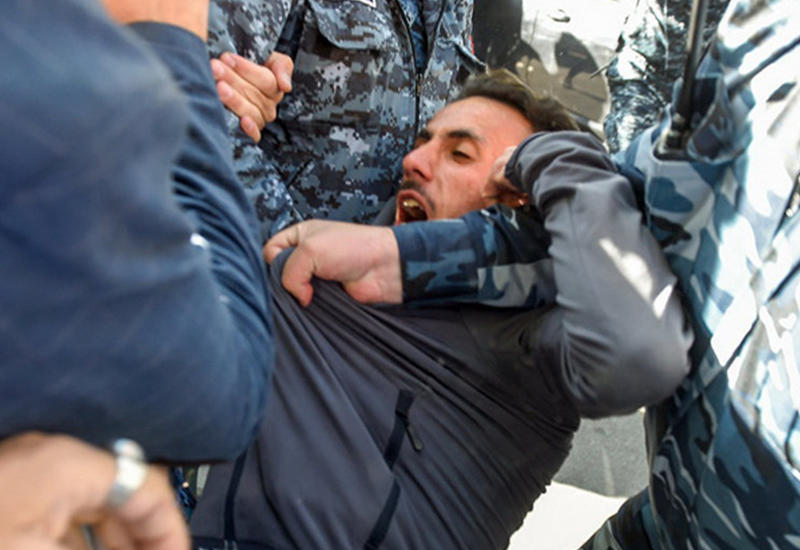 Полицейский произвол на улицах Еревана